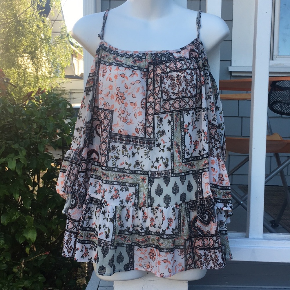 Cute NWOT cold shoulder top